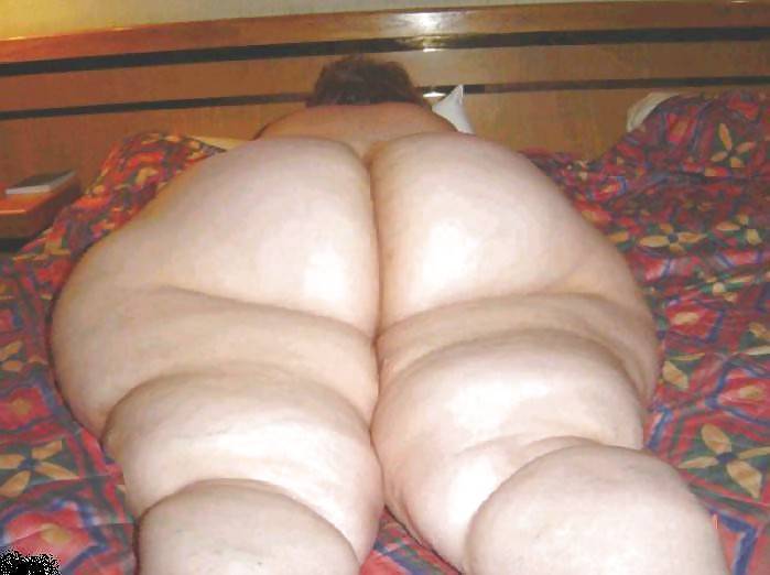 BIG Round & FAT Asses on the Bed! #1
