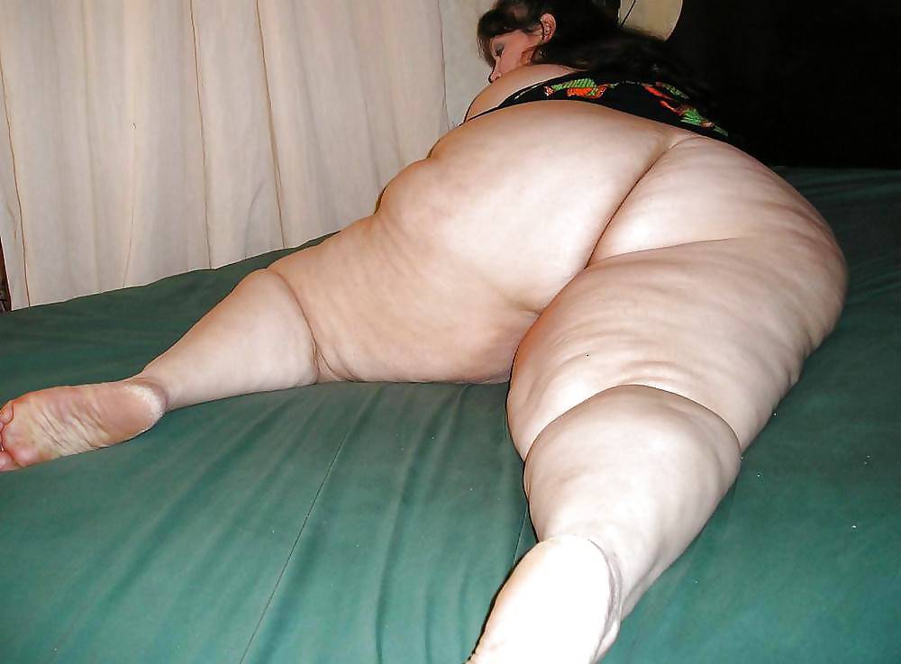 BIG Round & FAT Asses on the Bed! #1